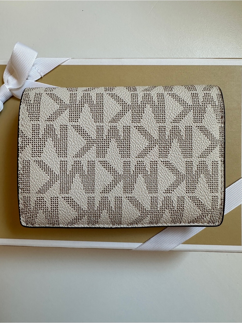 Michael Kors Vanilla Monogram Print Jet Set Wallet with Gift Box - Picture 7 of 8